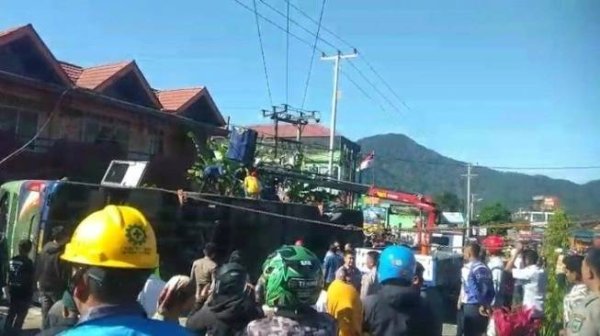 好牛配资 印尼西苏门答腊省一巴士侧翻 致12人死亡